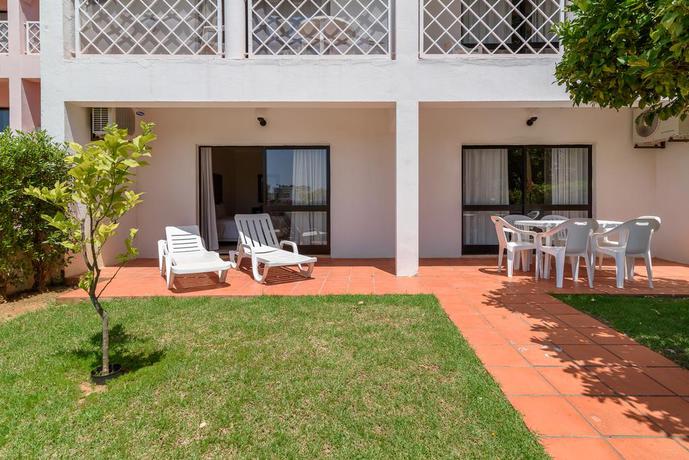 Imagen de los exteriores del Aparthotel Clube Vilarosa. Foto 10