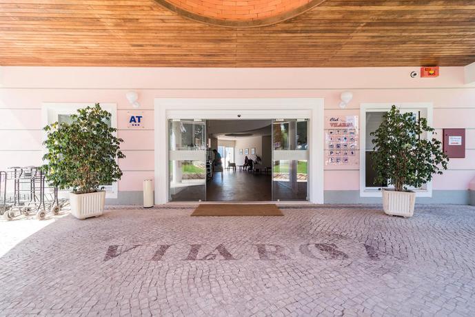 Imagen de los exteriores del Aparthotel Clube Vilarosa. Foto 11