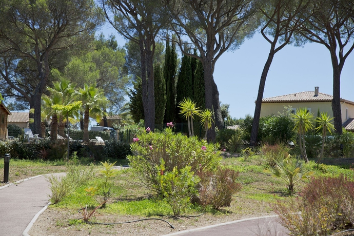 Imagen de los exteriores del Aparthotel Comfort Frejus La Tour de Mare. Foto 12