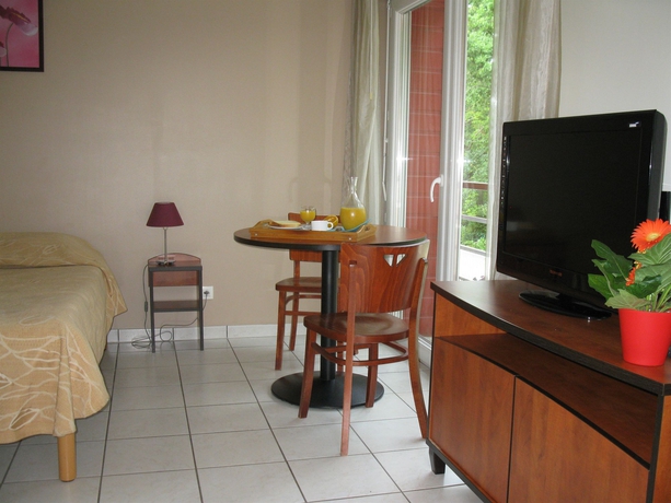 Imagen de los interiores del Aparthotel Comfort Nantes La Beaujoire. Foto 13