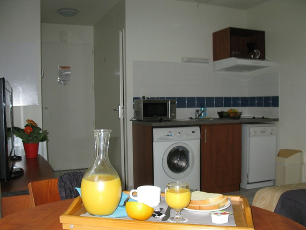 Imagen de la habitación del Aparthotel Comfort Nantes La Beaujoire. Foto 6