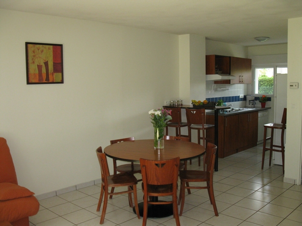 Imagen de la habitación del Aparthotel Comfort Nantes La Beaujoire. Foto 8