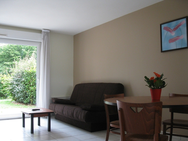 Imagen de los interiores del Aparthotel Comfort Nantes La Beaujoire. Foto 14