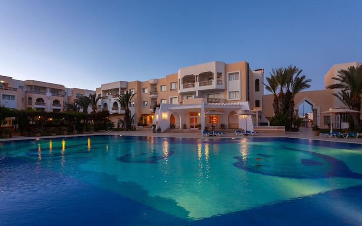 Imagen de la piscina del Aparthotel Corail Apart' Hotel. Foto 19
