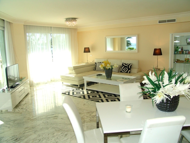 Imagen de la habitación del Aparthotel Coral Beach, Marbella. Foto 1