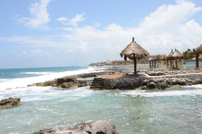 Imagen de los exteriores del Aparthotel Coral Maya Stay Suites. Foto 10