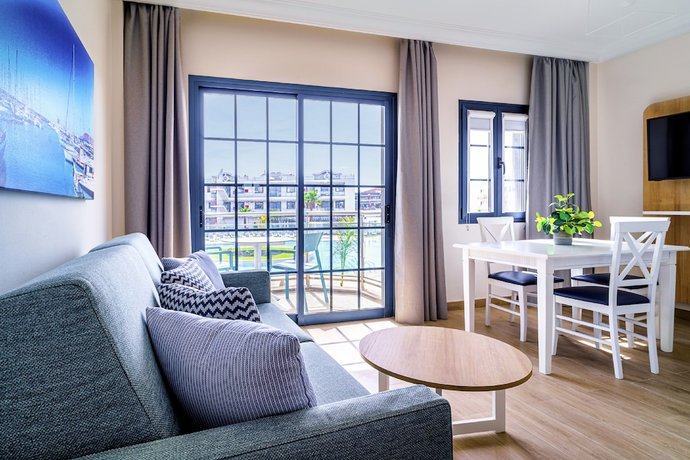 Imagen de la habitación del Aparthotel Cordial Marina Blanca. Foto 9
