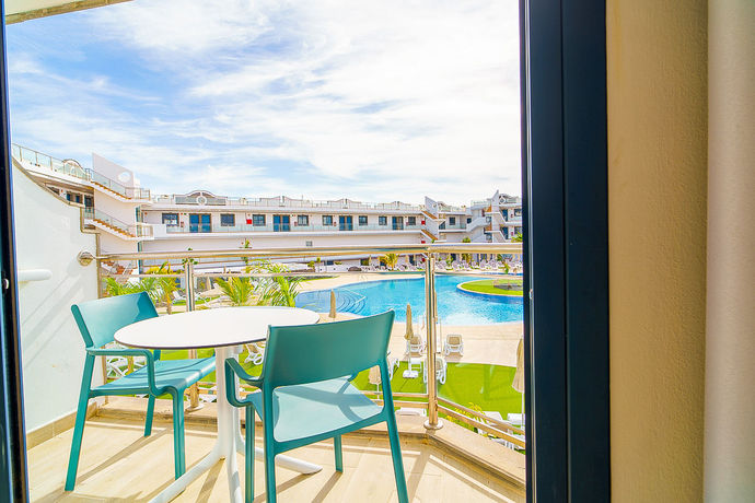 Imagen de los exteriores del Aparthotel Cordial Marina Blanca. Foto 16