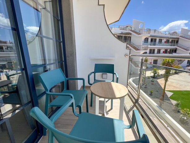 Imagen de los exteriores del Aparthotel Cordial Marina Blanca. Foto 18