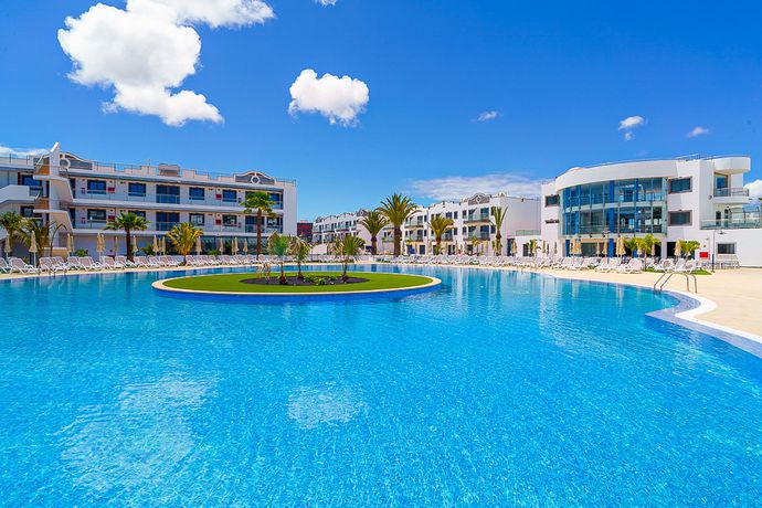 Imagen de la piscina del Aparthotel Cordial Marina Blanca. Foto 21