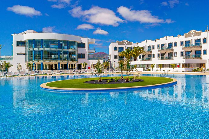 Imagen de la piscina del Aparthotel Cordial Marina Blanca. Foto 22