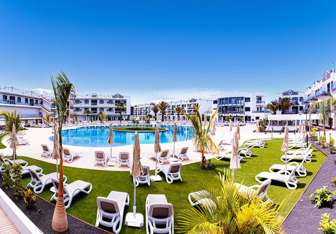 Imagen de la piscina del Aparthotel Cordial Marina Blanca. Foto 23