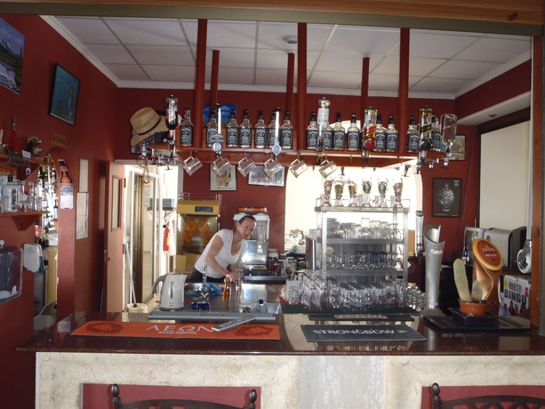 Imagen del bar/restaurante del Aparthotel Cosmelenia Hotel Apartments. Foto 4