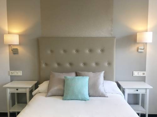 Imagen de la habitación del Aparthotel Costa Marbella Star Light. Foto 5