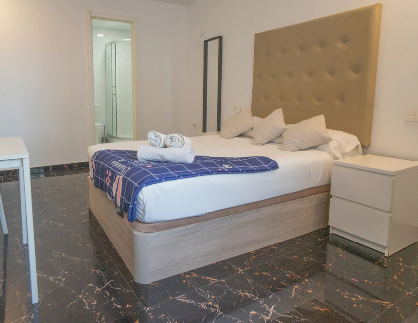 Imagen de la habitación del Aparthotel Costa Marbella Star Light. Foto 2