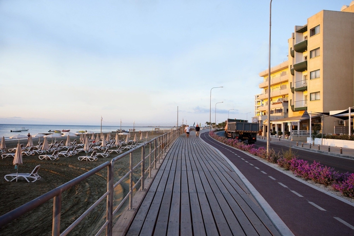 Imagen de los exteriores del Aparthotel Costantiana Beach Hotel Apartments. Foto 13