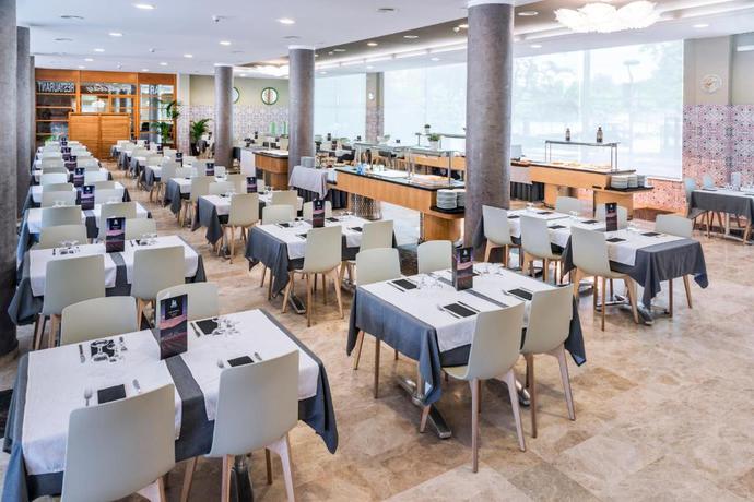 Imagen del bar/restaurante del Aparthotel Cye Holiday Centre. Foto 4