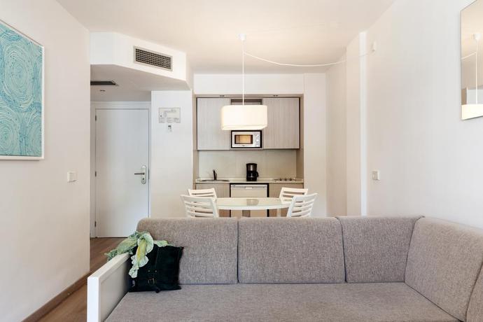 Imagen de la habitación del Aparthotel Diamant. Foto 6