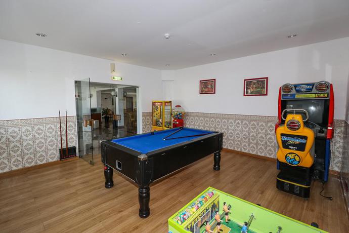 Imagen de los interiores del Aparthotel Do Golfe. Foto 10