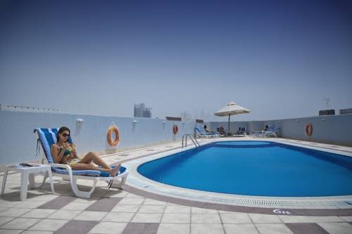 Imagen de la piscina del Aparthotel Dock Masters Hotel Apartments. Foto 22