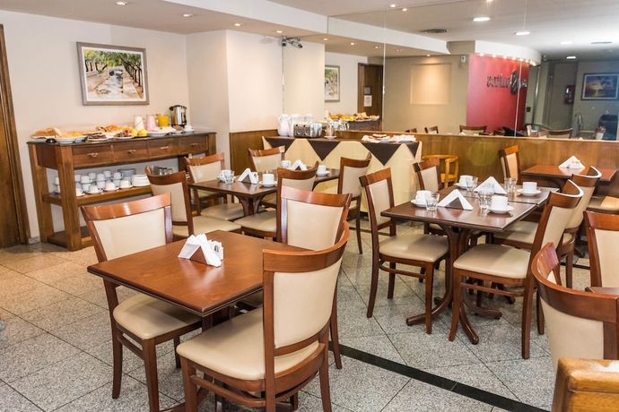 Imagen del bar/restaurante del Aparthotel Docta Suites Apart. Foto 4