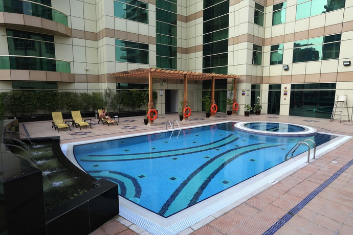 Imagen de la piscina del Aparthotel Dunes Hotel Apartments Oud Metha. Foto 8