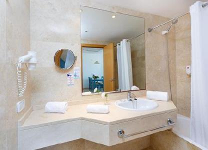 Imagen de la habitación del Aparthotel Dunes Platja. Foto 12
