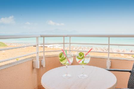 Imagen de la habitación del Aparthotel Dunes Platja. Foto 19