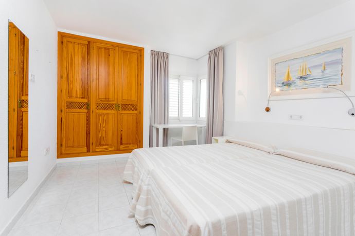 Imagen de la habitación del Aparthotel Duquesa Playa. Foto 7