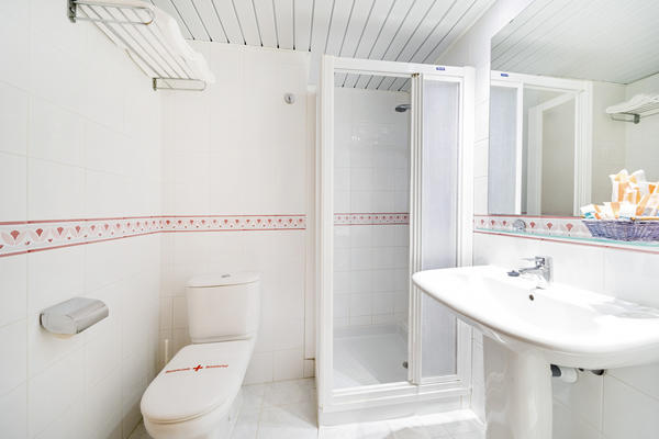 Imagen de la habitación del Aparthotel Duquesa Playa. Foto 10