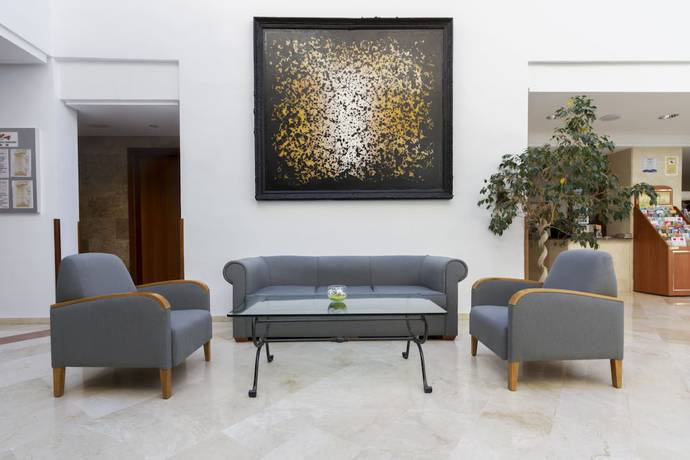 Imagen de los interiores del Aparthotel Duva. Foto 19