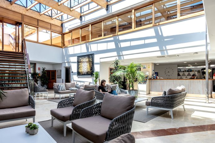 Imagen de los interiores del Aparthotel Duva. Foto 21