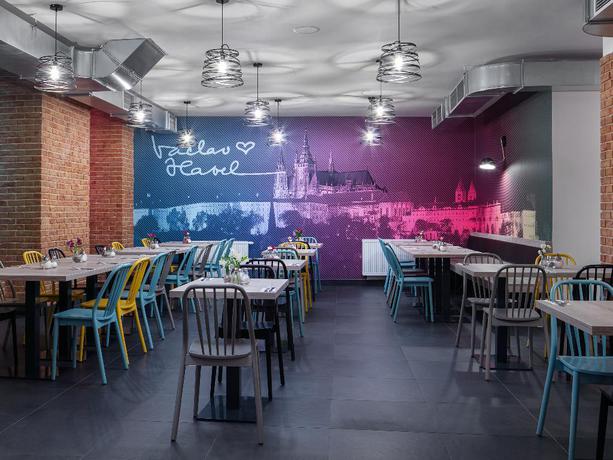 Imagen del bar/restaurante del Aparthotel EA ApartHotel Melantrich. Foto 1