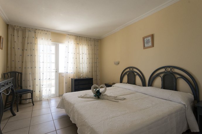 Imagen de la habitación del Aparthotel El Marques Palace. Foto 7