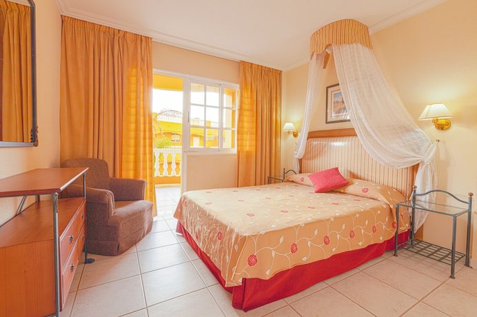Imagen de la habitación del Aparthotel El Marques Palace. Foto 8