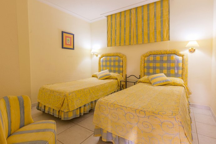 Imagen de la habitación del Aparthotel El Marques Palace. Foto 9