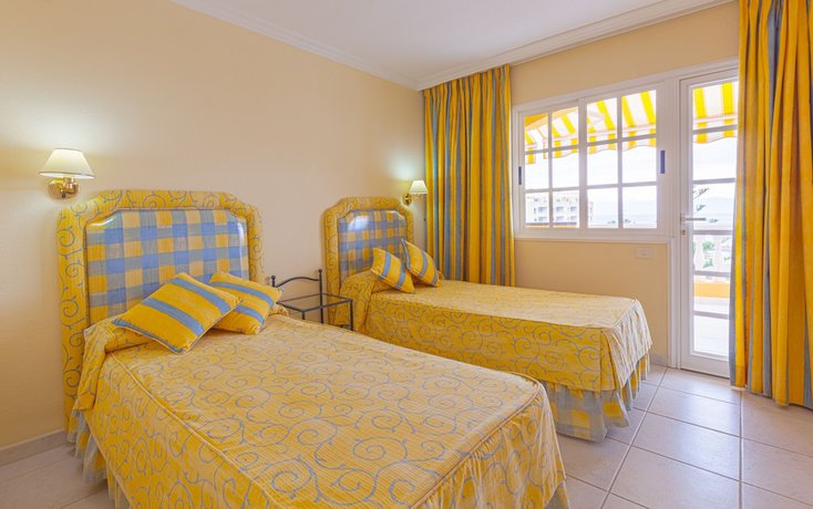 Imagen de la habitación del Aparthotel El Marques Palace. Foto 13