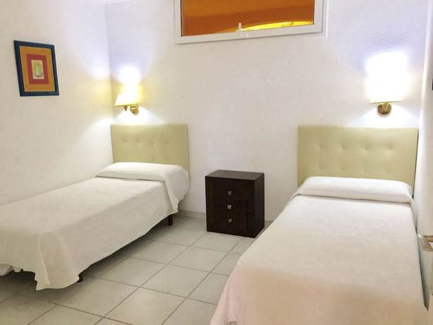 Imagen de la habitación del Aparthotel El Marques Palace. Foto 15