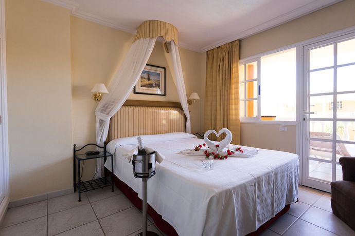 Imagen de la habitación del Aparthotel El Marques Palace. Foto 18