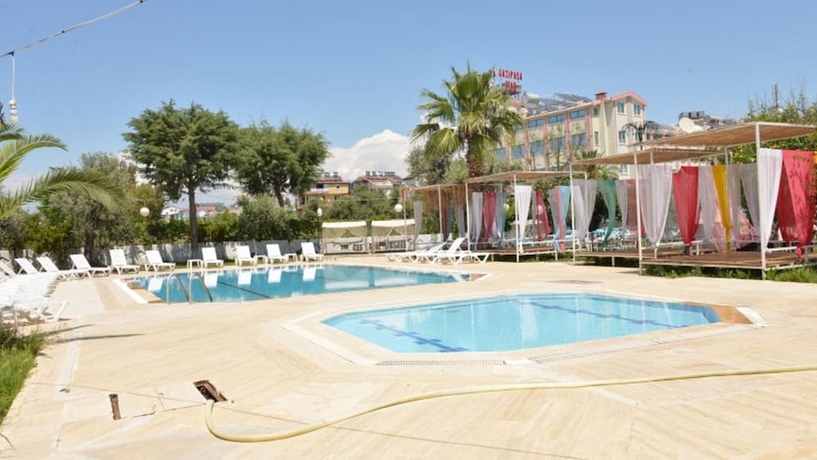Imagen de la piscina del Aparthotel El Paso Hotel. Foto 17