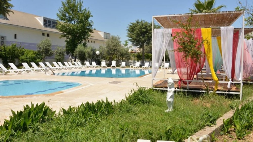Imagen de la piscina del Aparthotel El Paso Hotel. Foto 18