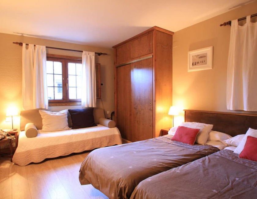 Imagen de la habitación del Aparthotel El Reyno. Foto 4