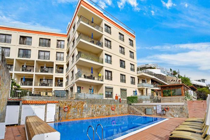 Imagen de la piscina del Aparthotel Elisium Resort & Apartamentos. Foto 12