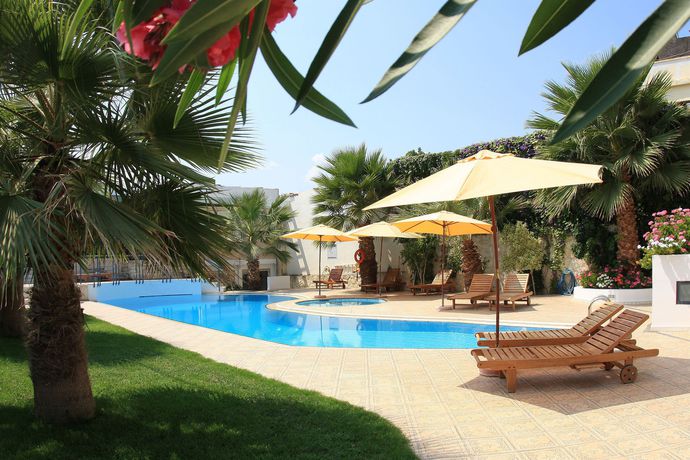 Imagen de la piscina del Aparthotel Elizabeth Suites, Chania. Foto 8