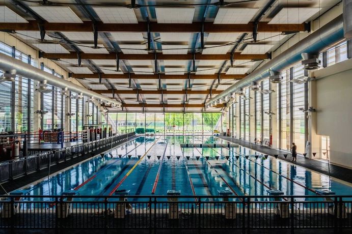 Imagen de la piscina del Aparthotel Emirates Sports. Foto 21