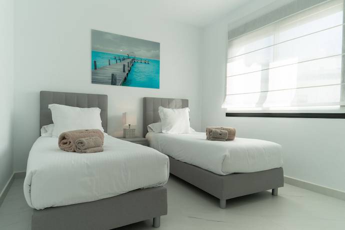 Imagen de la habitación del Aparthotel Estepona Holiday Hills. Foto 13