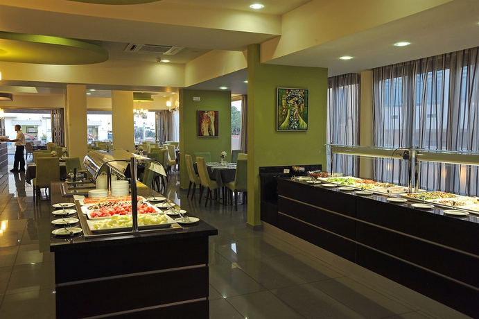 Imagen del bar/restaurante del Aparthotel Euronapa. Foto 1