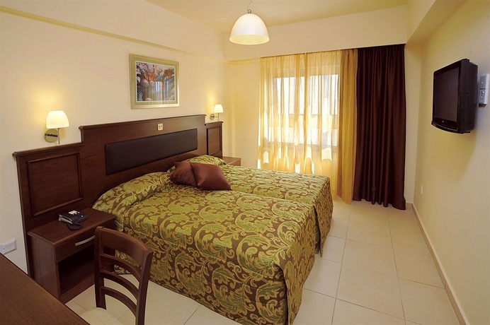 Imagen de la habitación del Aparthotel Euronapa. Foto 7
