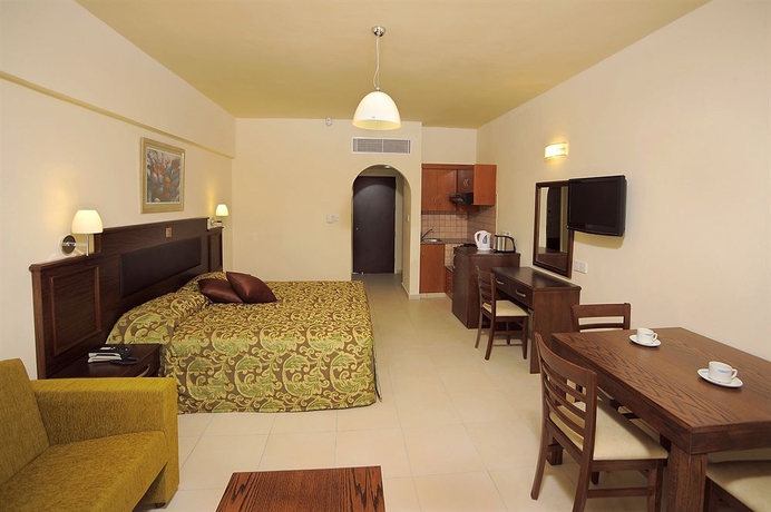 Imagen de la habitación del Aparthotel Euronapa. Foto 8
