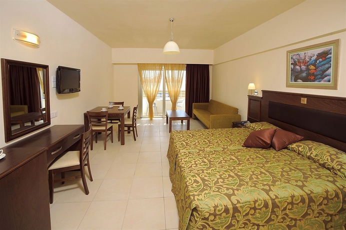 Imagen de la habitación del Aparthotel Euronapa. Foto 9